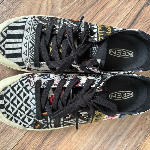 Keen Elsa IV Aztec Southwestern Multicolor Geometric Woven Sneakers Size 9.5 EUC - Picture 2 of 8